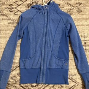 Blue Zip-Up Hoodie with Ribbed Cuffs and Fitted Silhouette